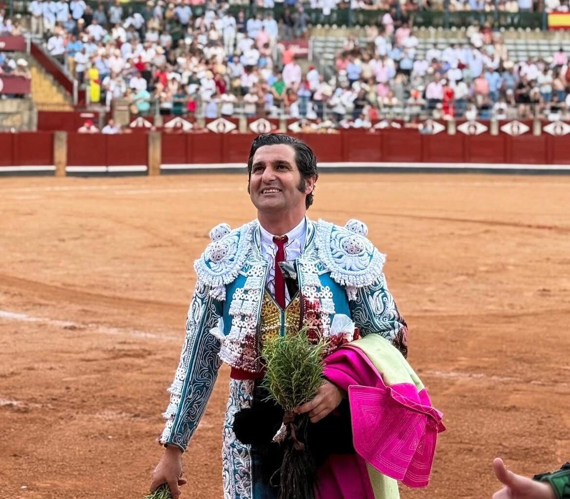 20251022 Morante de la Puebla, el Ayuntamiento de Fregenal de la Sierra y el Club Taurino Extremeño de Badajoz, galardonados con los Premios Extremadura a la Tauromaquia 2024