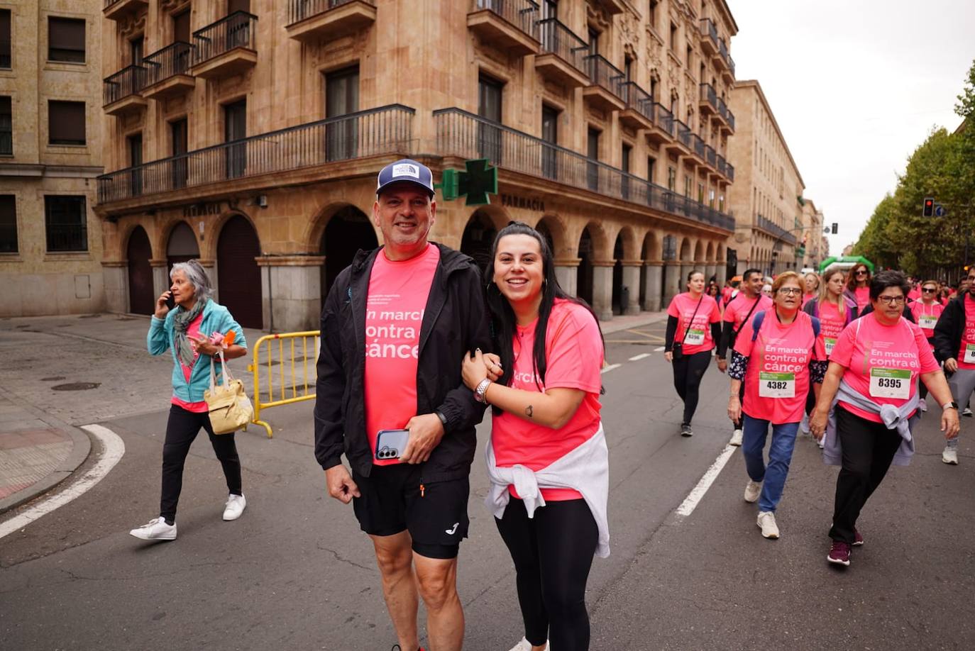 Salamanca 'se tiñe' de rosa por el cáncer
