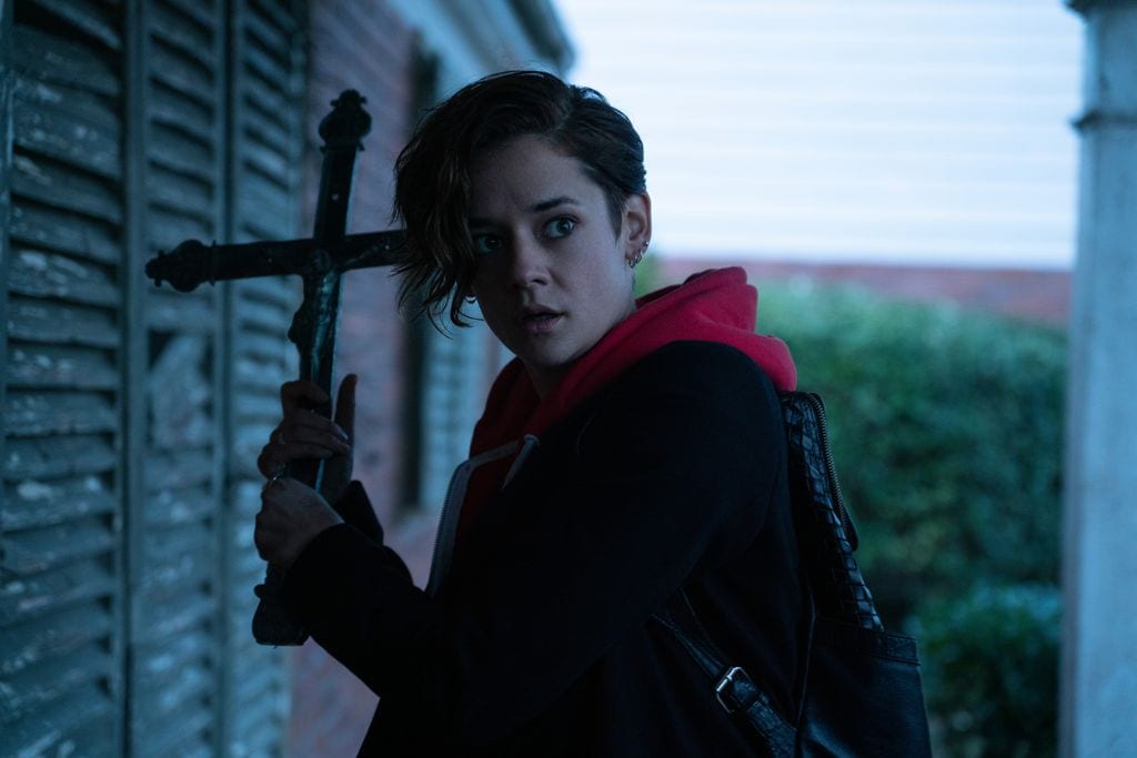 Emma es una escritora que descubre que el demonio de sus libros existe y se llama Marianne