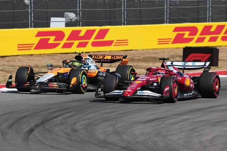 La batalla entre Lando Norris y Charles Leclerc por el segundo puesto, mano a mano