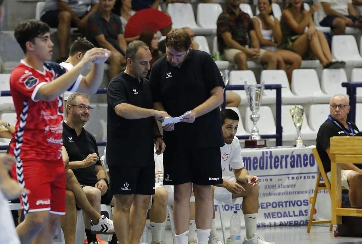 Carrillo junto a su ayudante, Adrián Bernabeu