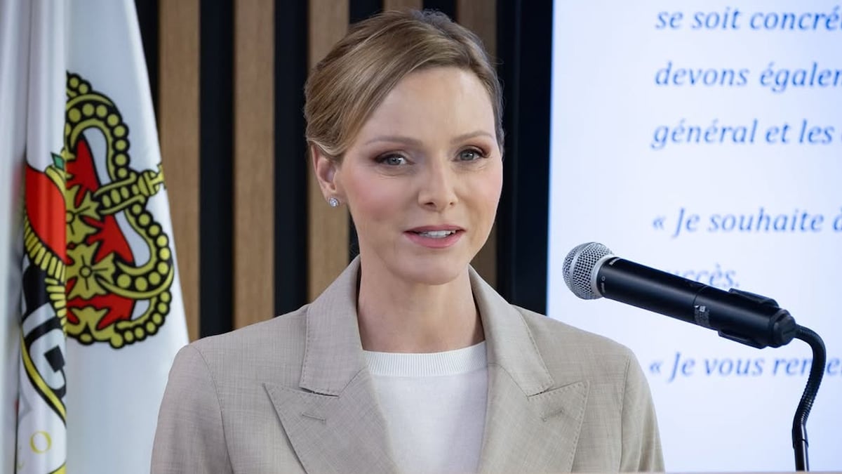 de rompedora a minimalista con el 'uniforme' de la reina Letizia