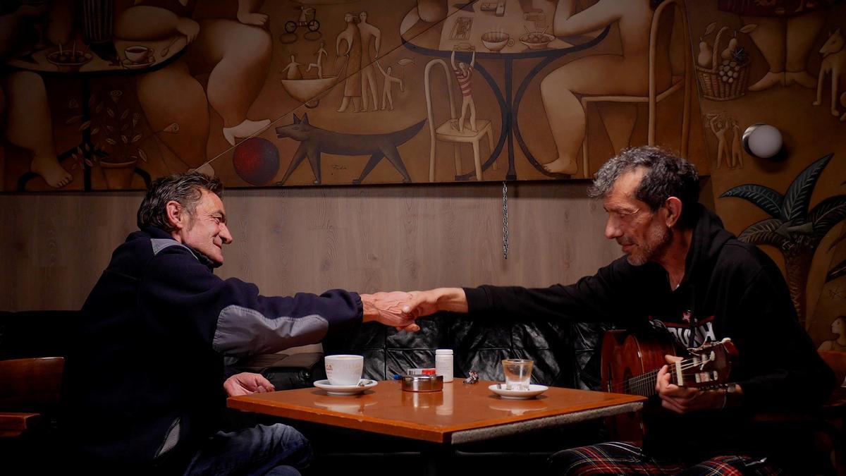 El Gitano de Balaguer y Manolo Kabezabolo, en una imagen de 'El carro pel pedregar'