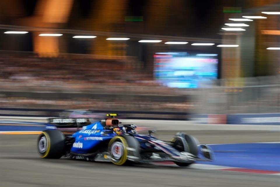 Sainz, que remontó lugares en Singapur, lamentó que no se transmitieran sus rebases.