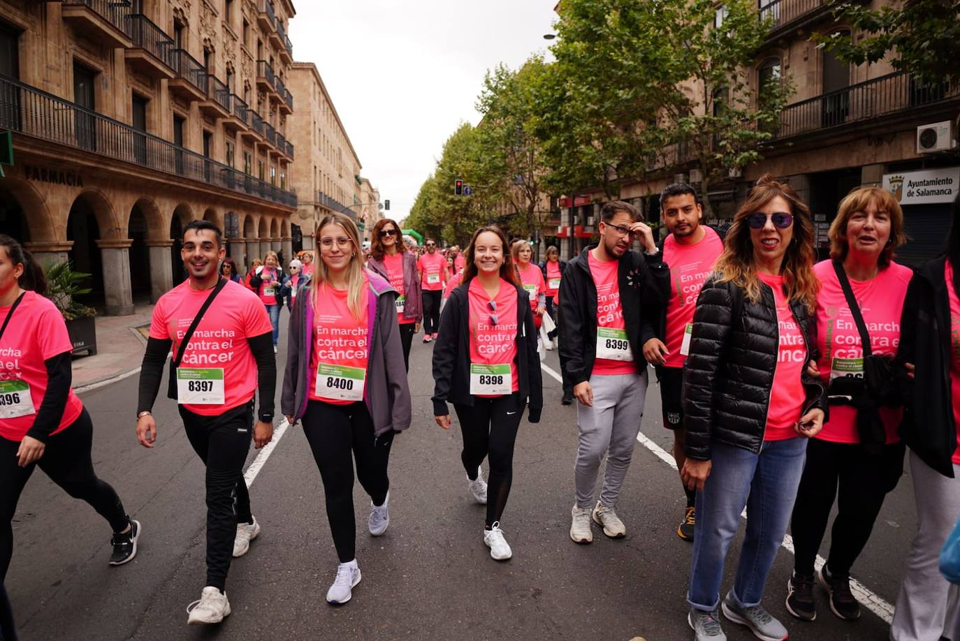 Salamanca 'se tiñe' de rosa por el cáncer