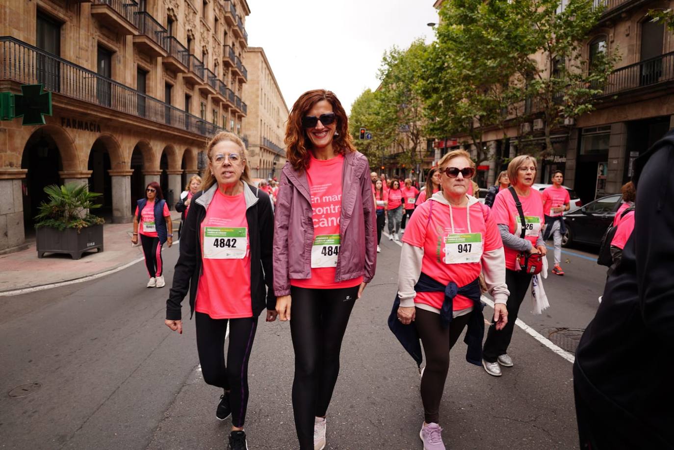 Salamanca 'se tiñe' de rosa por el cáncer