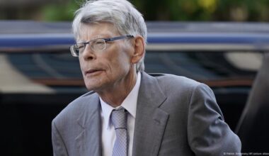 Stephen King es el autor más censurado en escuelas de EE.UU. – DW – 01/10/2025