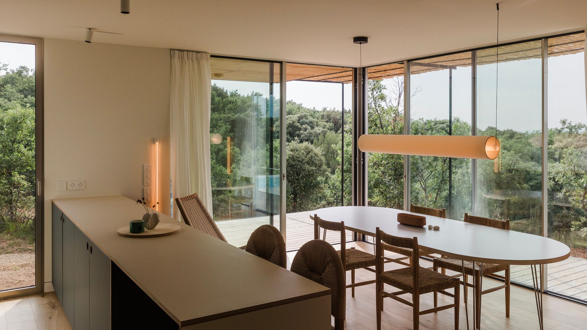 Comedor y cocina con vistas al paisaje