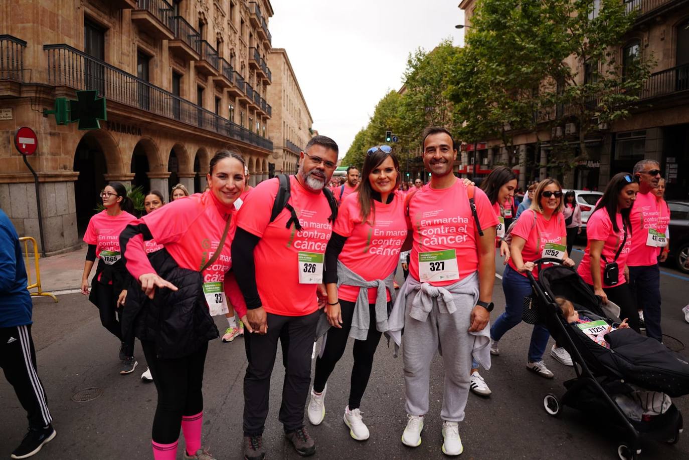 Salamanca 'se tiñe' de rosa por el cáncer