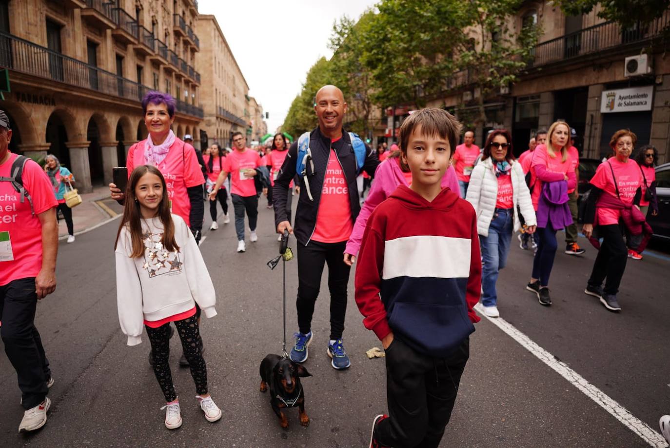Salamanca 'se tiñe' de rosa por el cáncer
