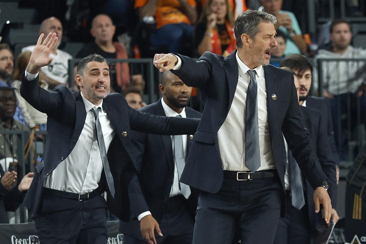 El entrenador del Dubai Basketball, Jurica Golemac, en el partido del Roig Arena.