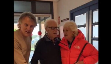 Jesús Calleja con sus padres.