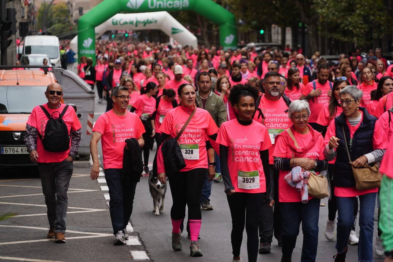 Salamanca 'se tiñe' de rosa por el cáncer