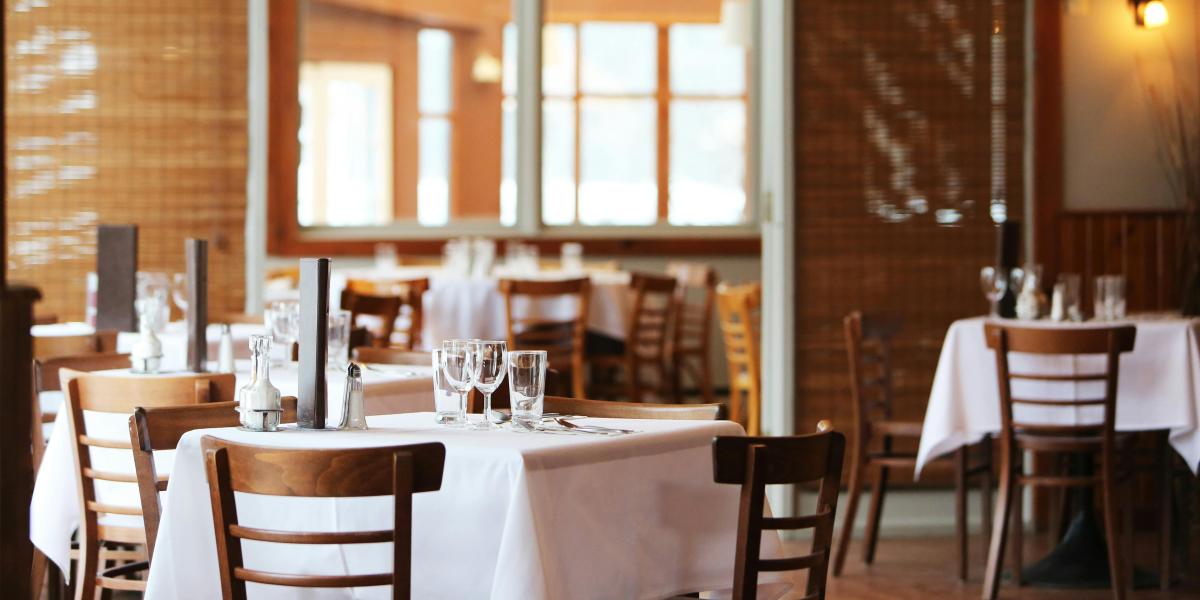 Va a una cafetería, pide unos churros y un café y el dueño no da crédito a lo que encuentra cuando el cliente se va: "Estafa en toda regla"