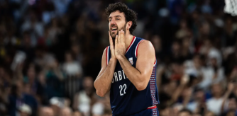 Vasilije Micic con la camiseta de la selección serbia