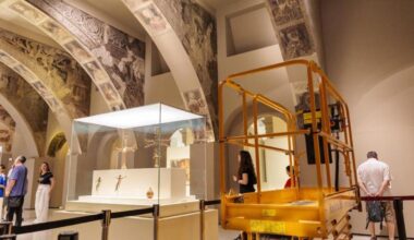 El MNAC tacha de ilegal que la jueza autorice a Sijena a entrar a sus almacenes en busca de más pinturas