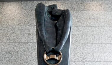 Valladolid estrena una escultura en homenaje a las víctimas de tráfico