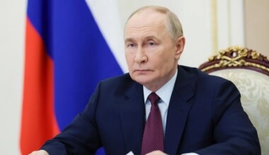 Putin llama a los jóvenes rusos a "no aplazar la felicidad" y tener más hijos