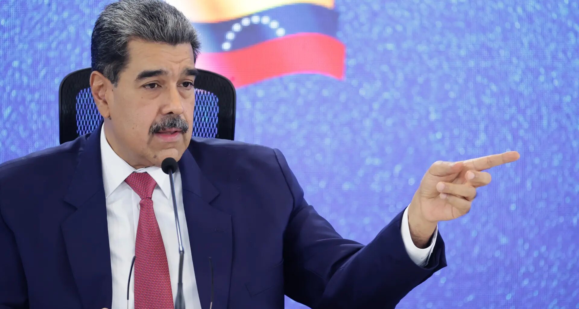 Maduro acusa a la primera ministra trinitense de ser una "propulsora de la guerra"