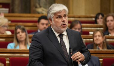 Junts exige una rectificación con el cambio de marca de TV3 e Illa se desmarca