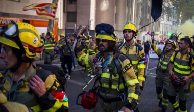 Unos 3.000 bomberos forestales de toda España exigen mejoras en sus condiciones laborales