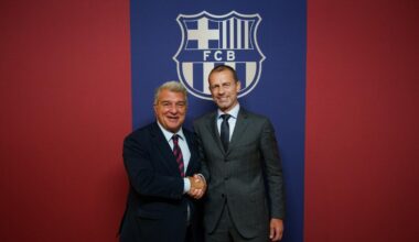Ceferin y Laporta, juntos en el palco viendo el Barça-PSG con Figo por detrás