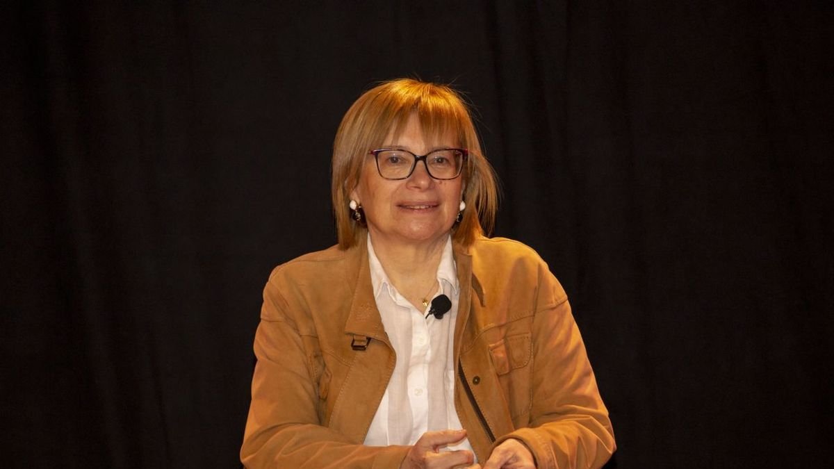 La leridana Montse Sanjuan, autora de ‘La sergent Anna Grimm’. - JORDI ECHEVARRIA