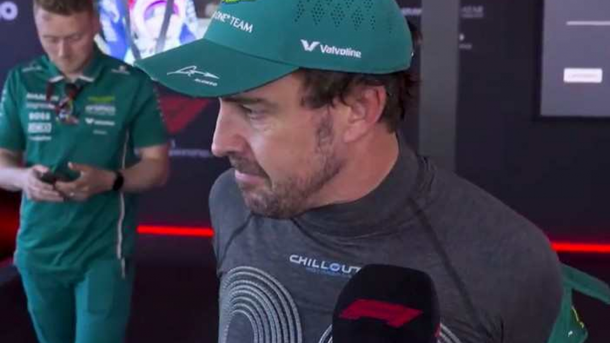 Alonso y el nuevo traje 'anti-lipotimia' que usará en carrera en Singapur