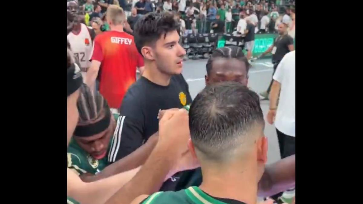 ¡Inaudito en Euroliga! Se equivoca de equipo y se va con los rivales a hacer el grito