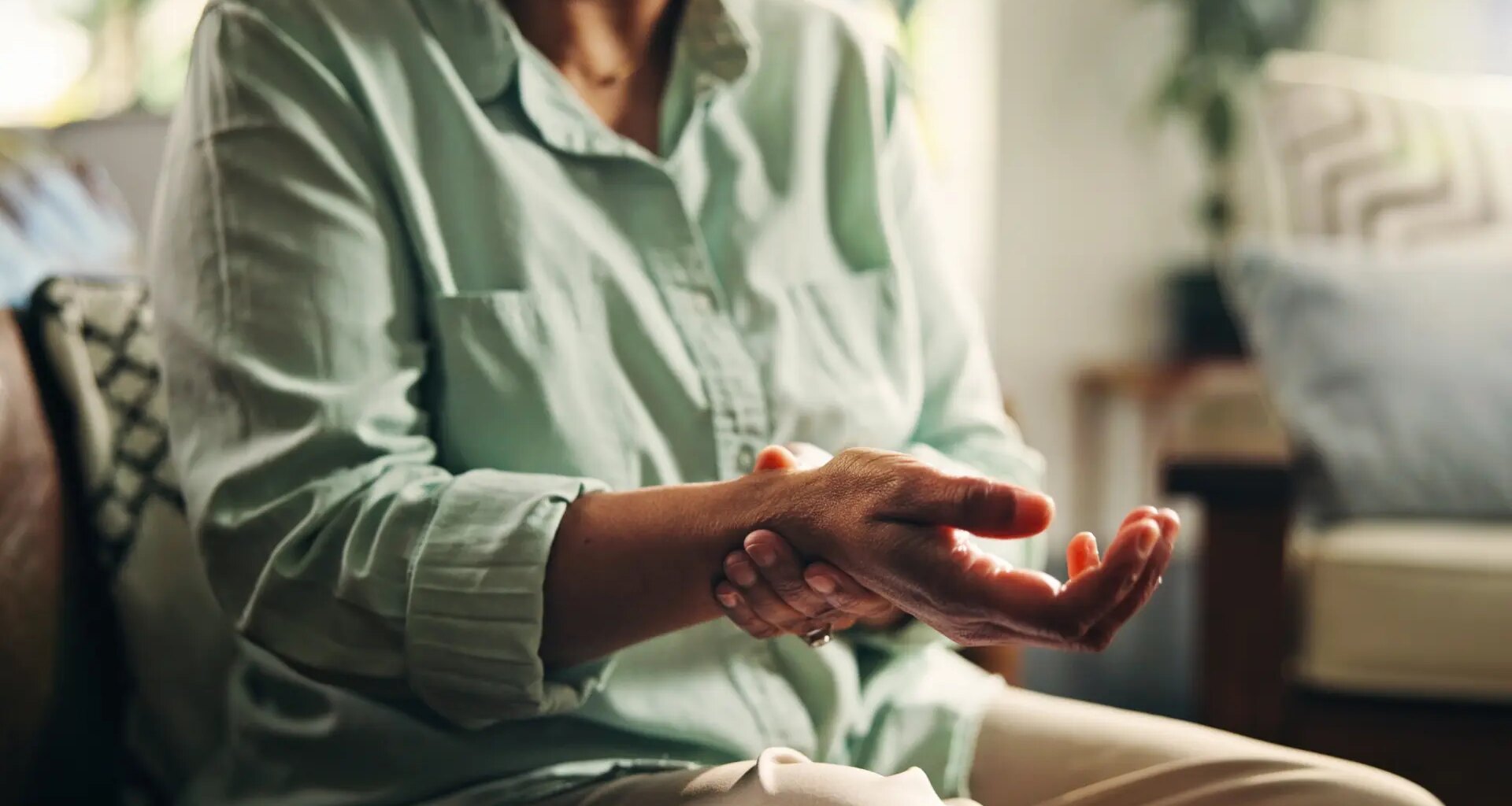 La artritis reumatoide comienza 'silenciosamente' antes de doler, según un estudio