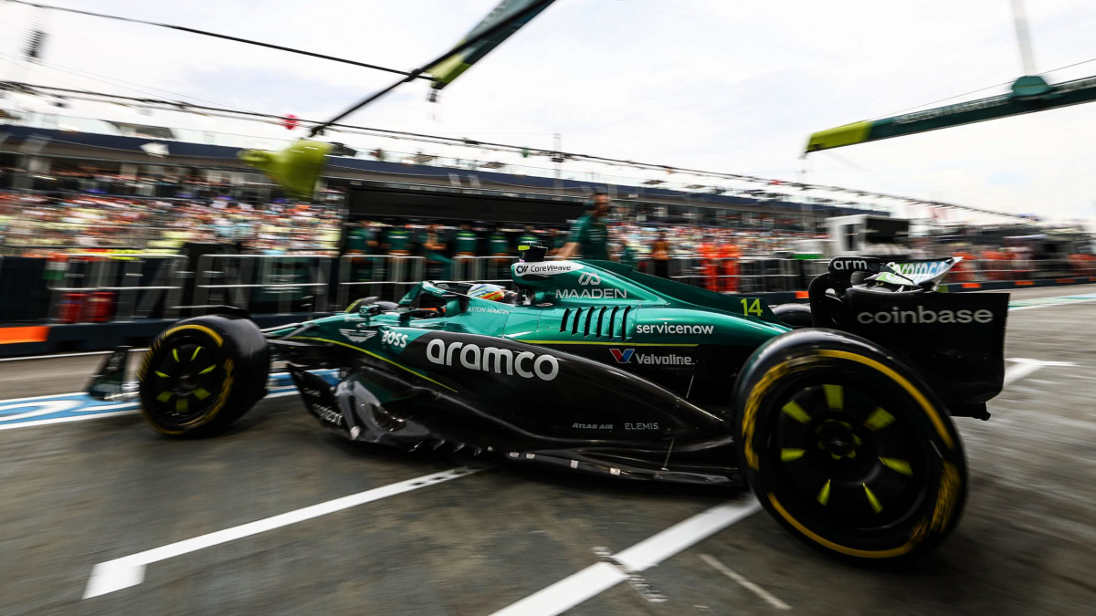 Alonso empieza como un avión y los McLaren no están solos