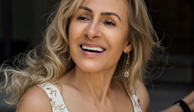 Colombiana que fue campeona de levantamiento de pesas presenta su libro de poesía '¿Y Si Todo Tiene un Propósito?'