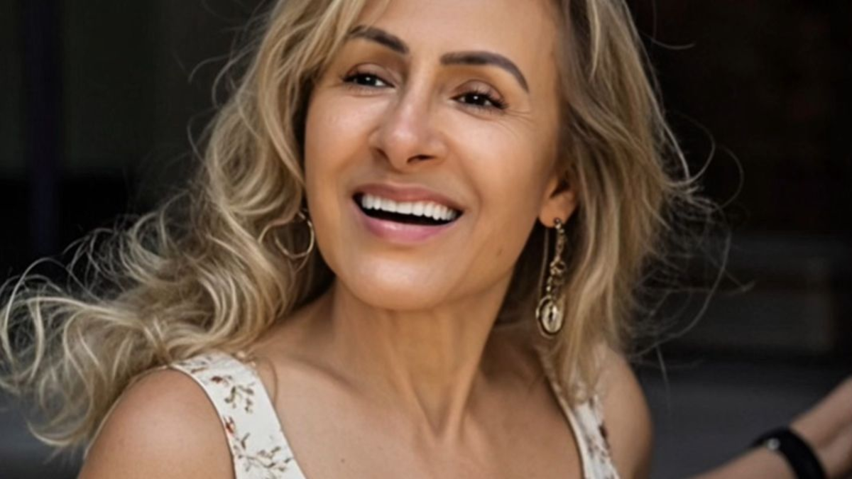 Colombiana que fue campeona de levantamiento de pesas presenta su libro de poesía '¿Y Si Todo Tiene un Propósito?'