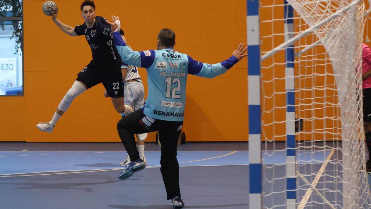 El OAR remonta de nuevo y suma otro punto ante Málaga (29-29)