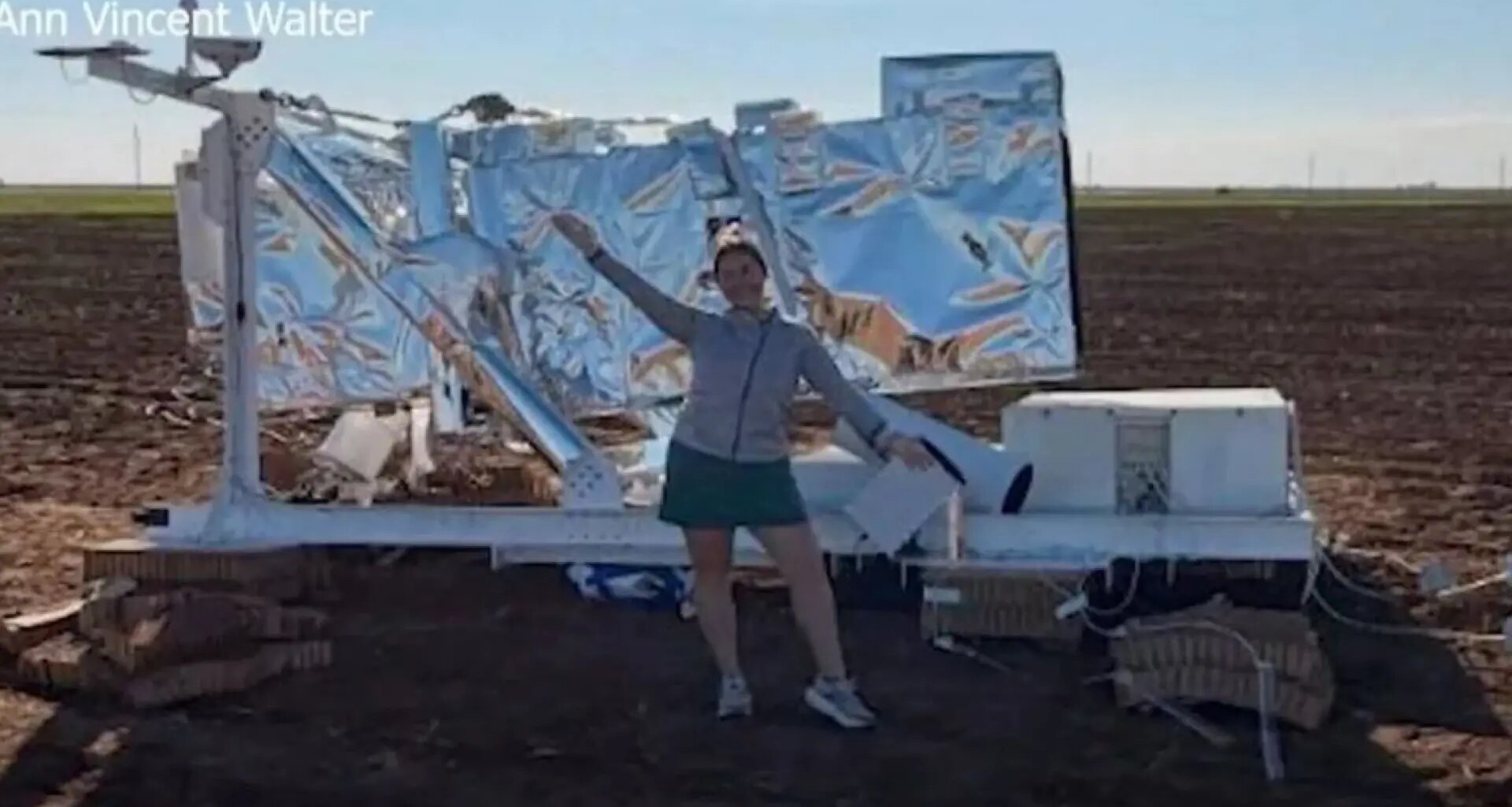La sorpresa de una familia de granjeros tras la caída de un equipo de la NASA en su terreno
