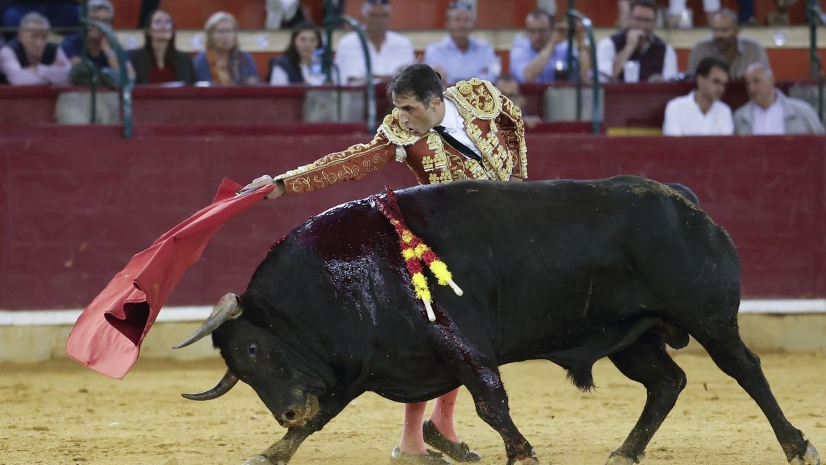 El diestro leonés durante su última faena en la Feria del Pilar de Zaragoza.
