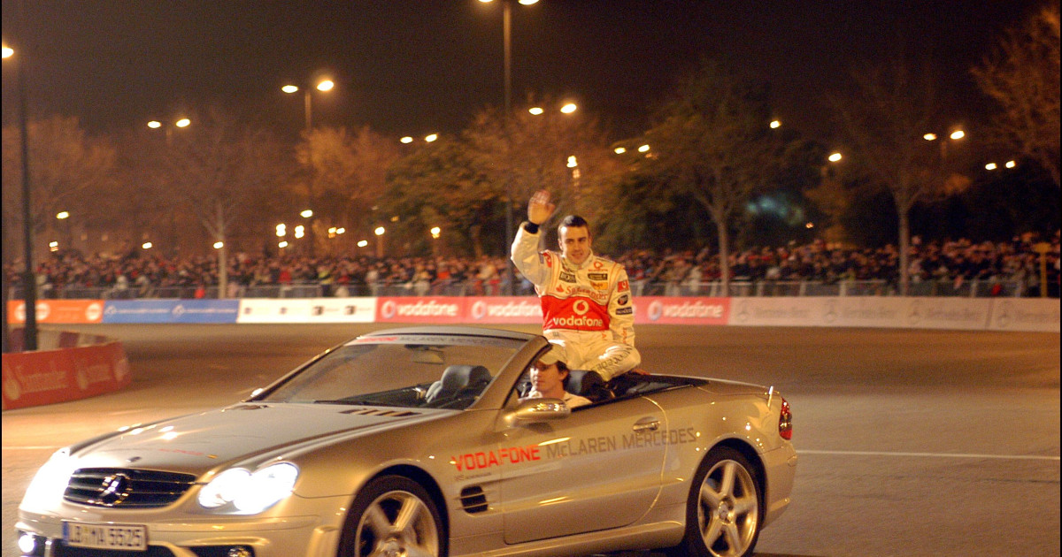 La recompensa económica que Alonso dio a los mecánicos de McLaren y un jefe les obligó a dársela a él