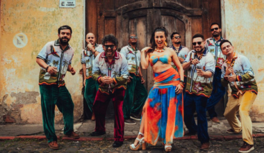 La cumbia colombiana, presente en los Latin Grammy 2025 con todo el sabor de Los Cumbia Stars