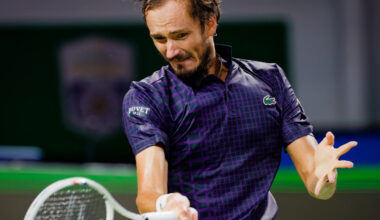 Medvedev regresa en silencio a las semifinales de Shanghái y sueña con Turín