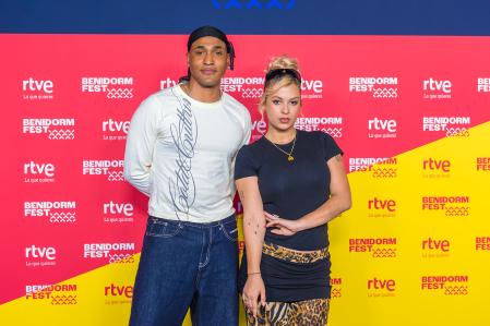 Dora Postigo & Marlon Collins en la presentación del Benidorm Fest 2026