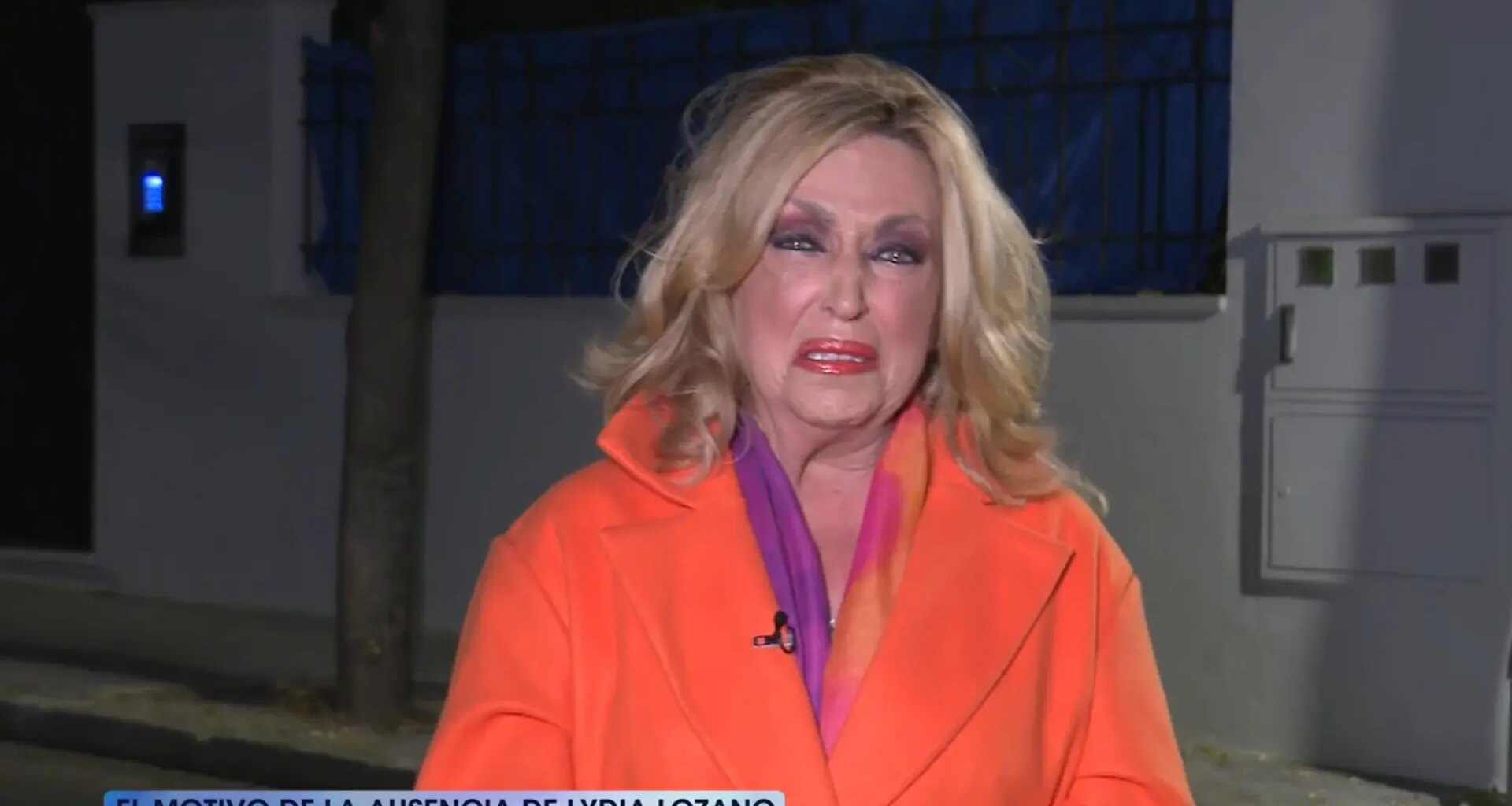 Pillan a Lydia Lozano llorando en plena calle tras un "duro" nuevo ingreso de su marido