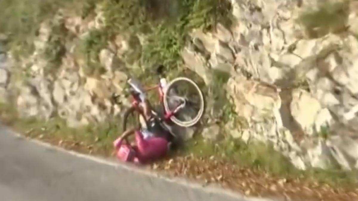 Caída obligó a Richard Carapaz a retirarse del giro de Lombardía a falta de 28 km para el final