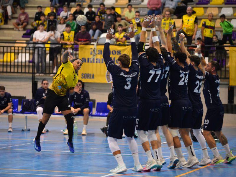 Una acción del partido entre Soria y OAR