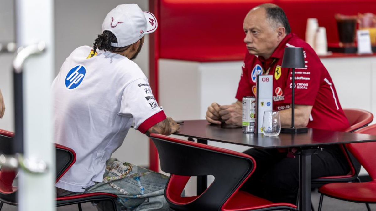 Button lo deja en el aire... "Espero que en Ferrari acaben todos juntos en 2026"
