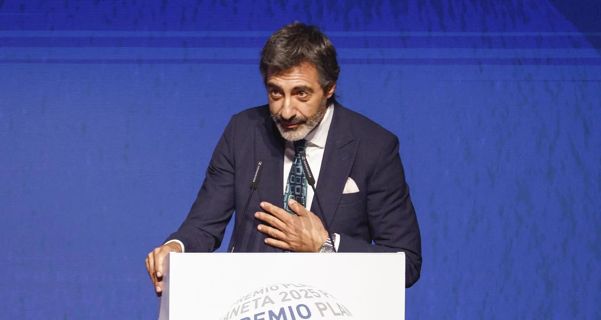 Los premios Planeta más polémicos, de Camilo José Cela a Carmen Mola y Juan del Val