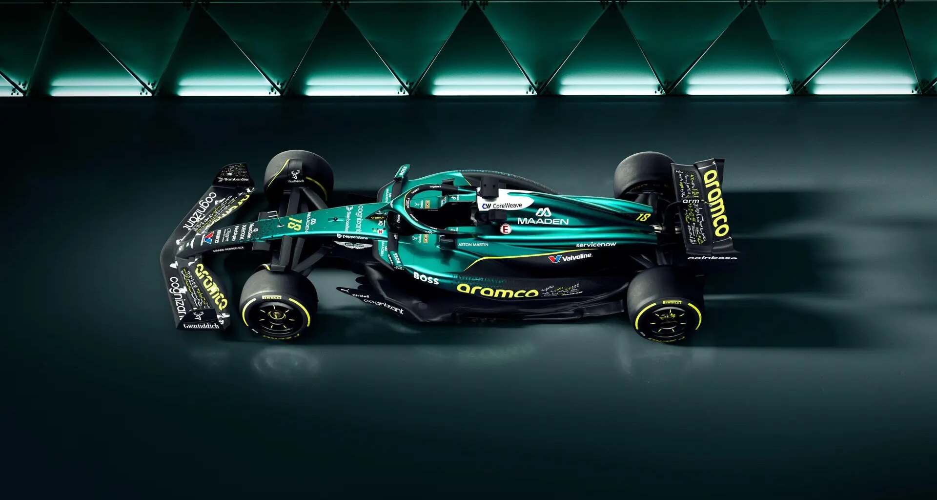 Alonso y el jefe de ingenieros de Aston Martin valoran la nueva 'cara' de su monoplaza: "Se ve genial así"