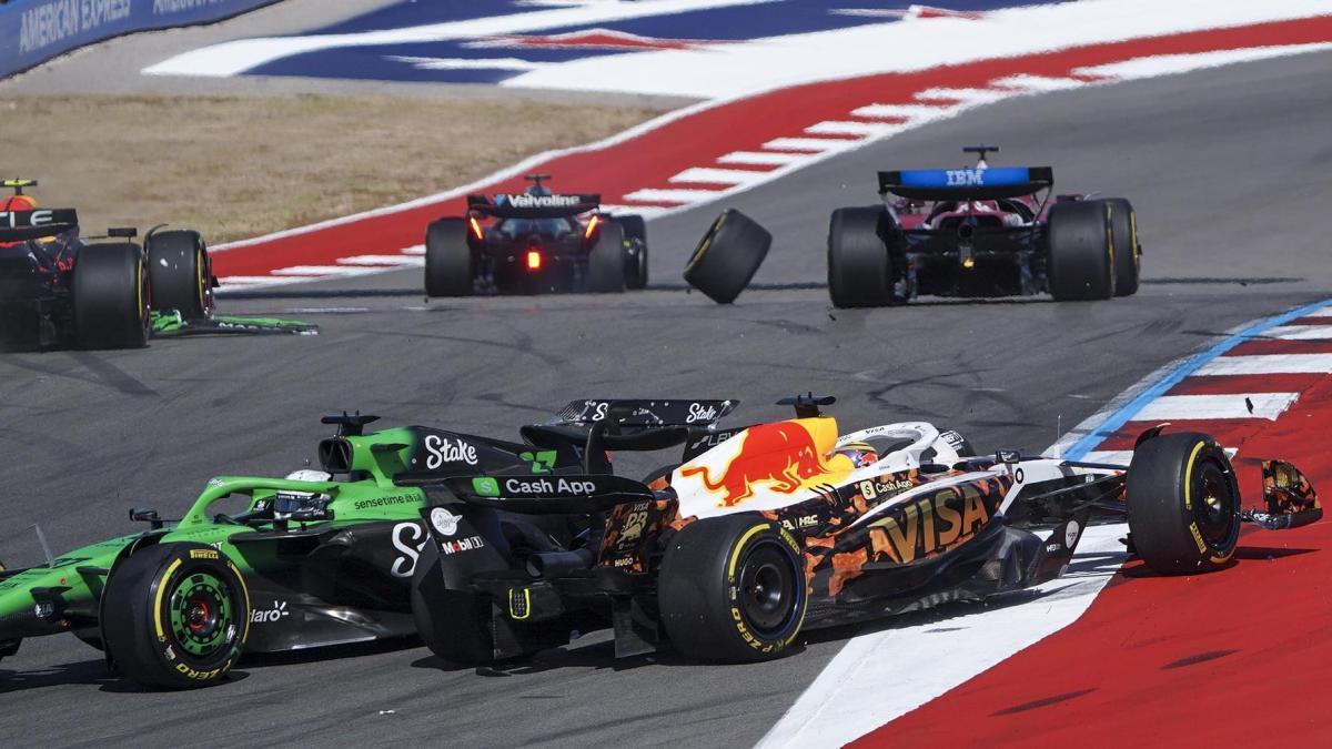 Verstappen aprovecha el desastre de McLaren y Sainz se sube al podio