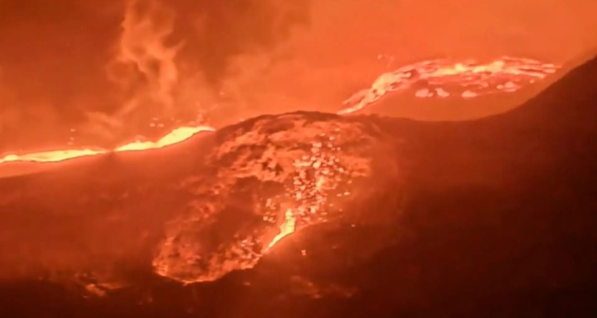 El volcán Kilauea erupciona en Hawái con fuentes de lava de récord, de hasta 500 metros de altura