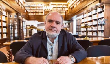 «Lo interesante de los géneros literarios es transgredirlos» - JORDI ECHEVARRIA