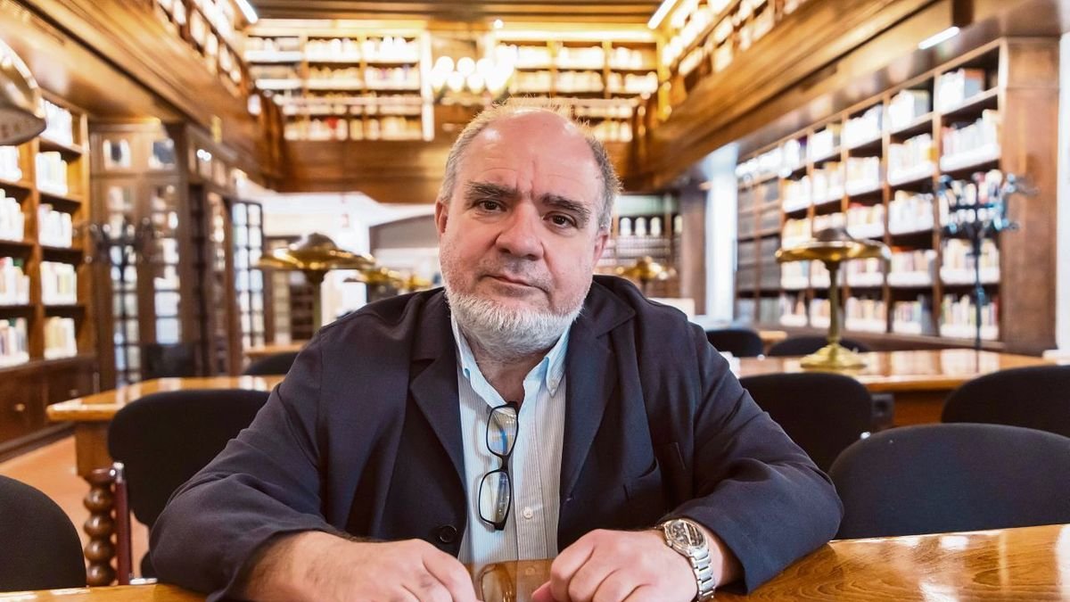 «Lo interesante de los géneros literarios es transgredirlos» - JORDI ECHEVARRIA